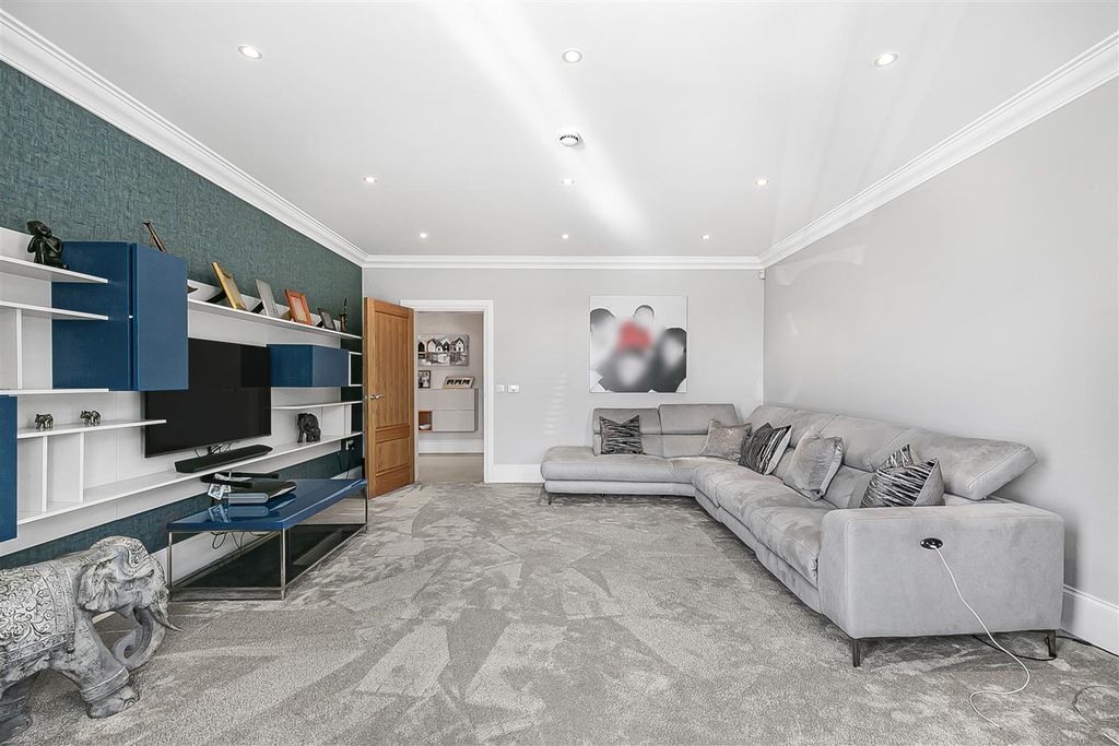 Additional image 18 of 6 bed detached house for saleSubstantial 6200Sqft Family Home, Broxbourne EN10
