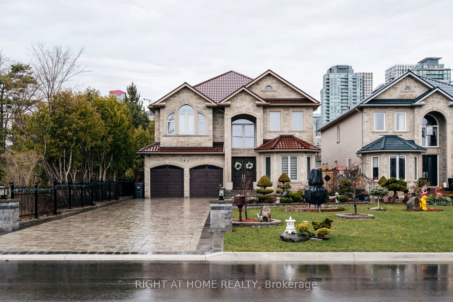 99 Fairview Road W, Mississauga, ON, L5B 1K7
