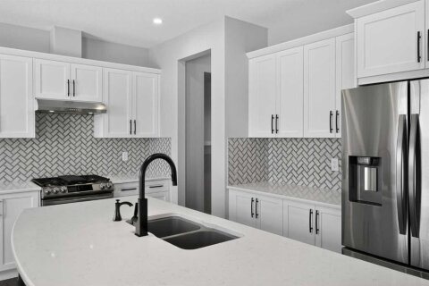 Additional image 9 of 154 Yorkstone Way SW, Calgary, AB, T2X 4S3