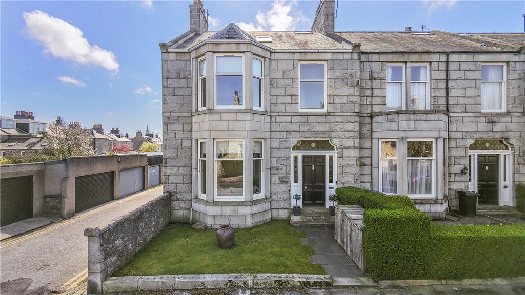 5 bed end terrace house for sale3 Carlton Place, Aberdeen AB15