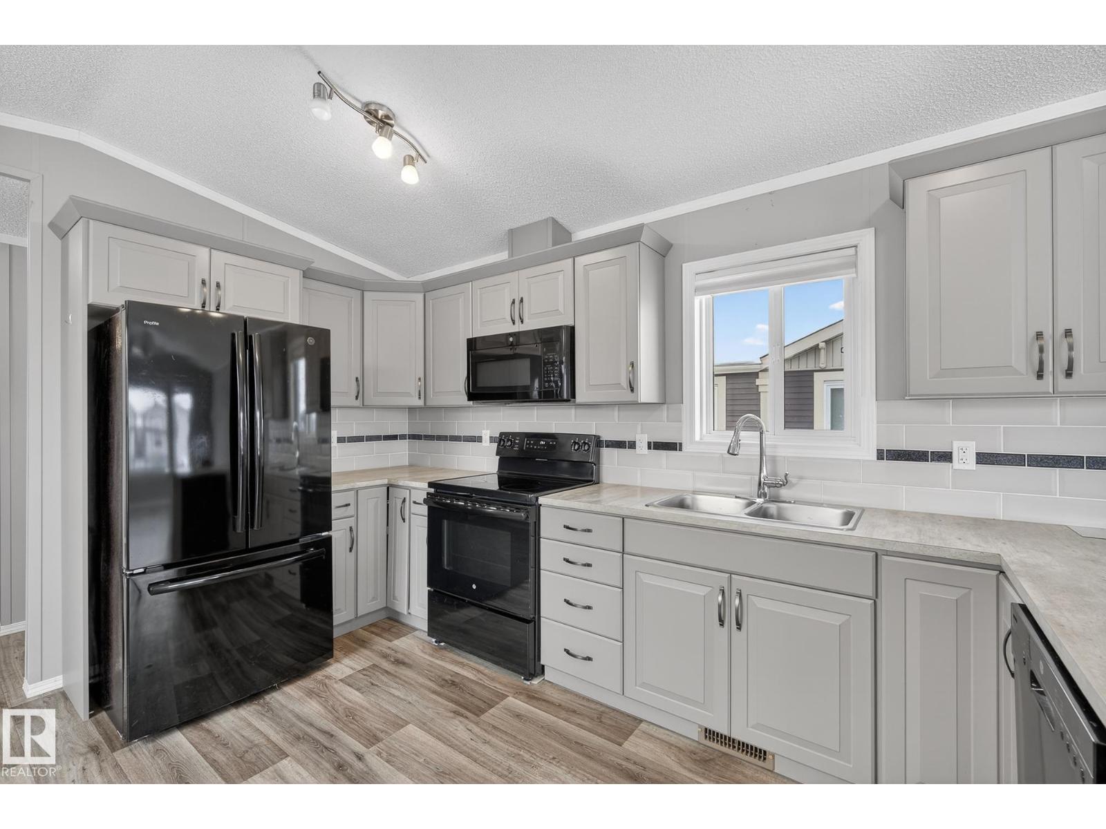 18 Aspen Avenue, Morinville, AB, T8R2P7
