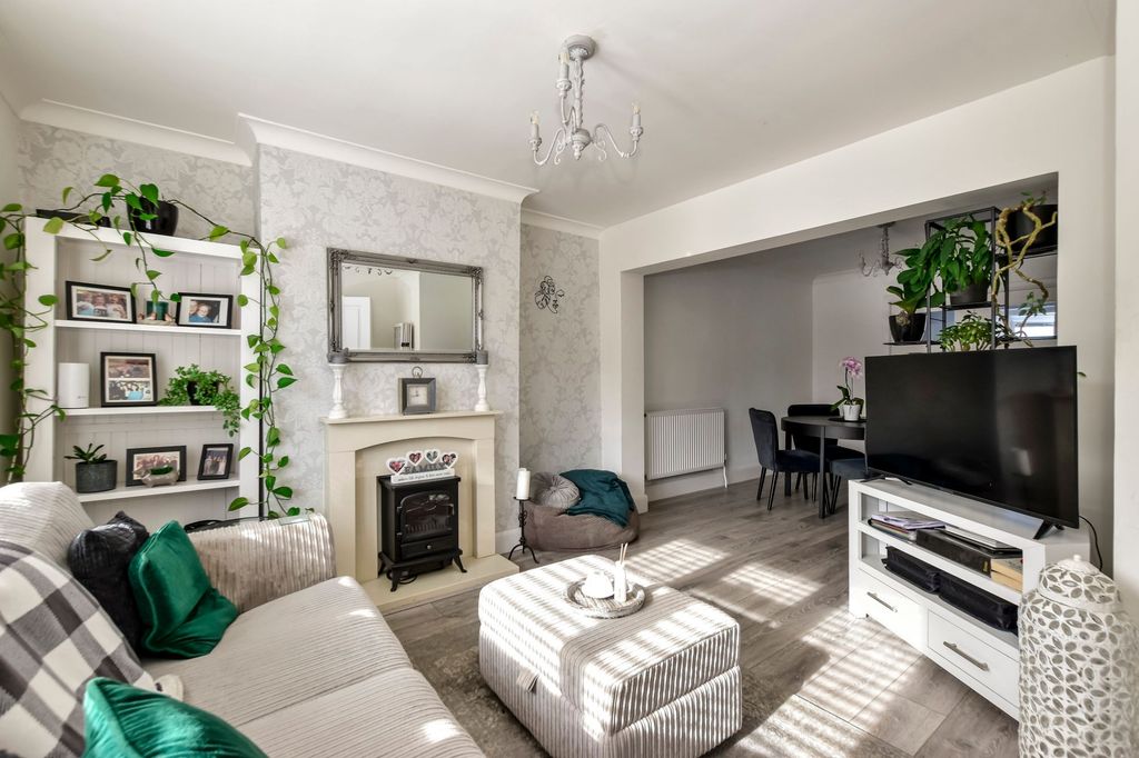 Additional image 10 of 4 bed semi-detached house for saleTibbs Hill Road, Abbots Langley WD5