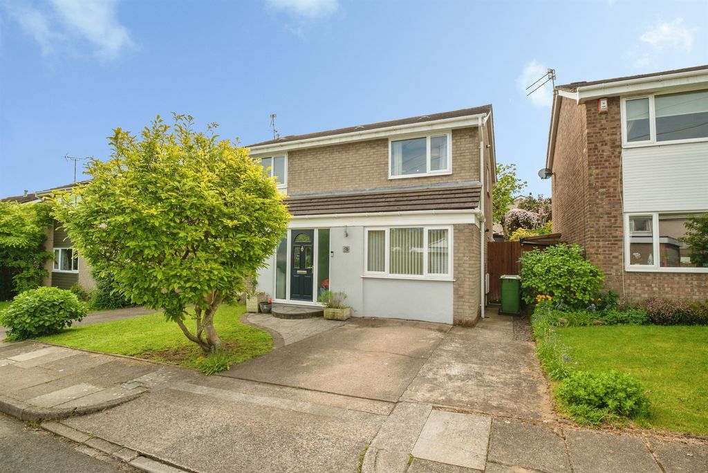 4 bed detached house for saleHazel Tree Close, Radyr, Cardiff CF15