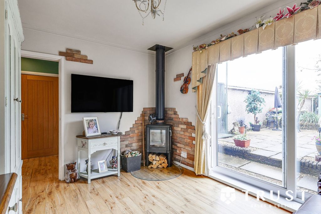 Additional image 10 of 3 bed semi-detached house for saleCarlinghow Lane, Batley WF17