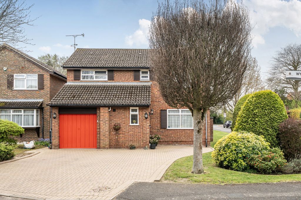 4 bed detached house for saleWye Close, Ruislip HA4