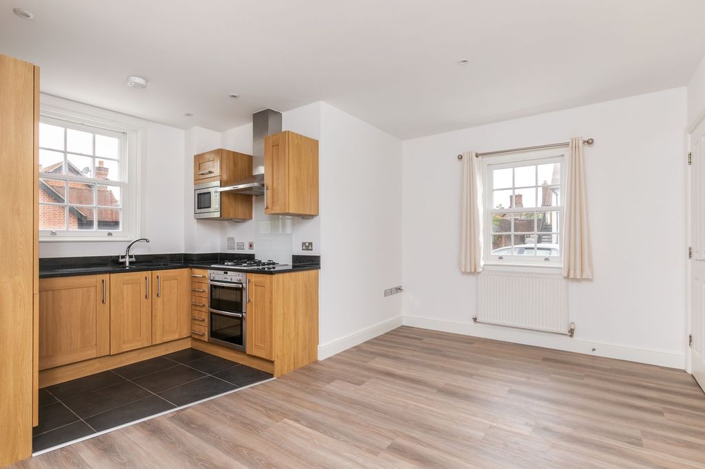 Additional image 3 of 2 bed flat for saleBurgage Mews, Alresford SO24