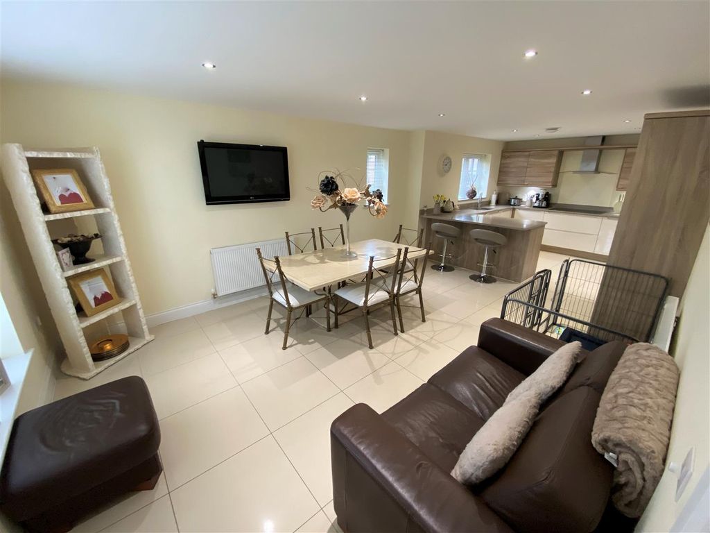 Additional image 7 of 6 bed detached house for saleBuckthorn Drive, Barrow Upon Soar, Loughborough LE12
