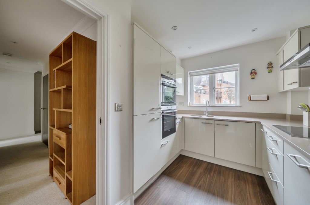 Additional image 7 of 2 bed flat for saleWoolf Drive, Wokingham, Berkshire RG40