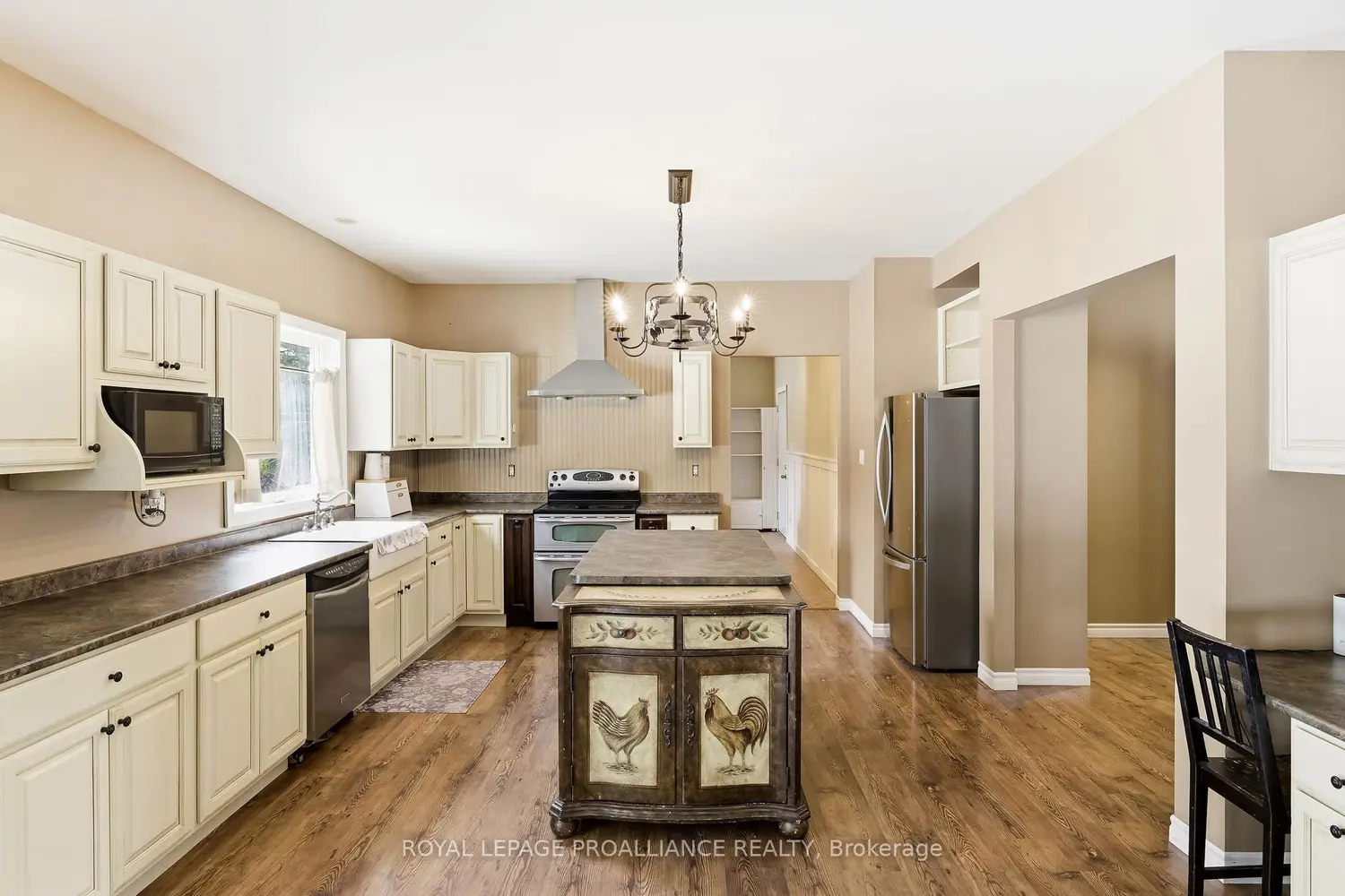 Additional image 8 of 3937 Larose Crescent