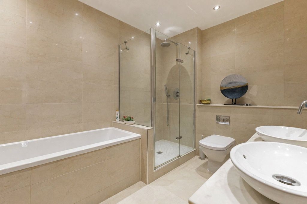 Additional image 10 of 2 bed flat for saleDevenish Road, Sunningdale, Berkshire SL5