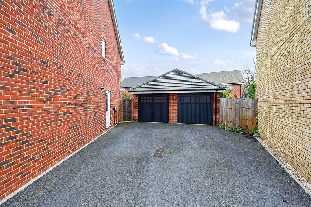 Additional image 7 of 4 bed detached house for saleBunch Grove, Yateley, Hampshire GU46