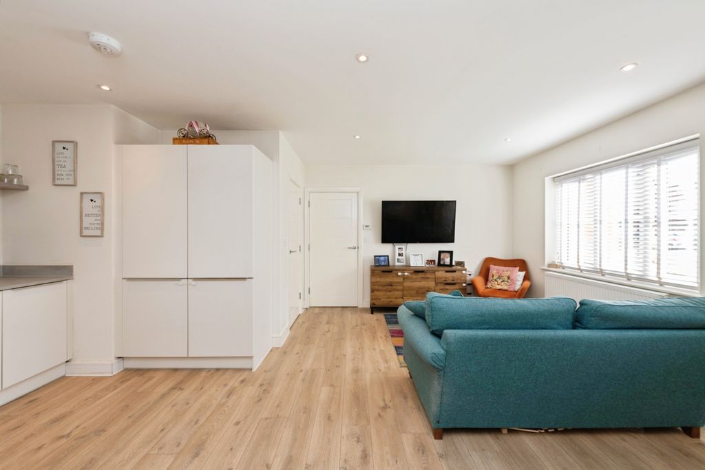 Additional image 6 of 2 bed flat for saleGatehouse Close, Ashford TW15