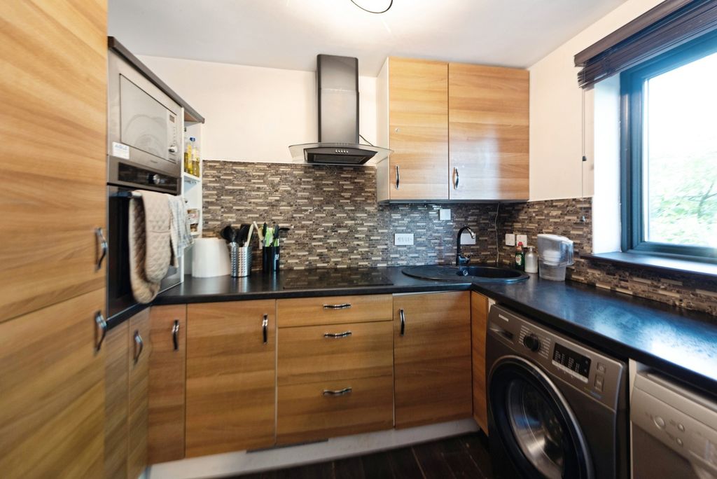 2 bed flat for saleTwin Oaks, 306A Spring Road, Southampton, Hampshire SO19 photo 3
