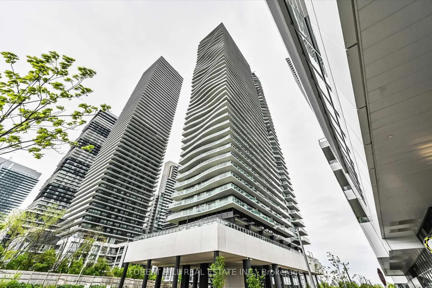 33 Shore Breeze Drive 2408