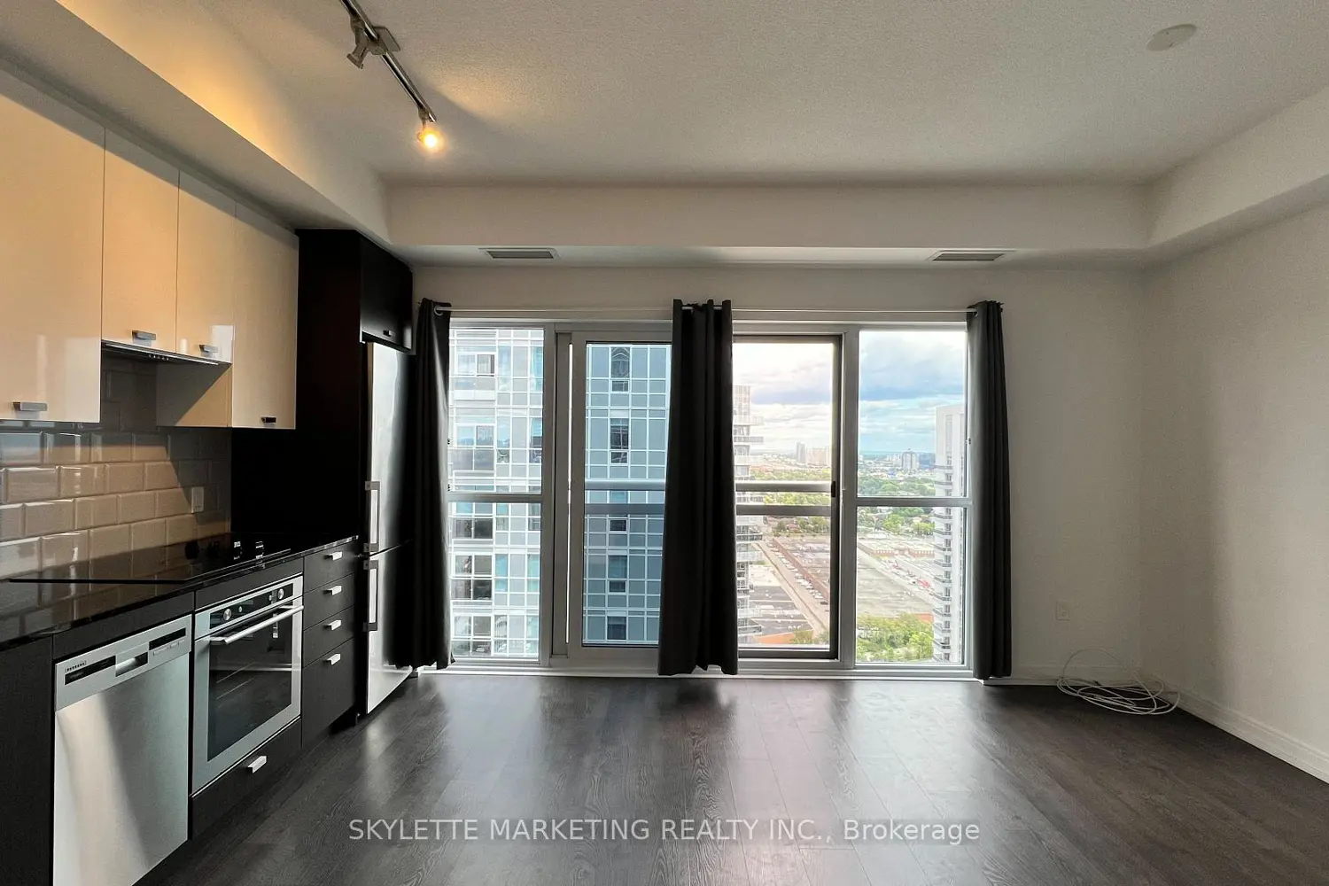 275 Village Green Square 3017