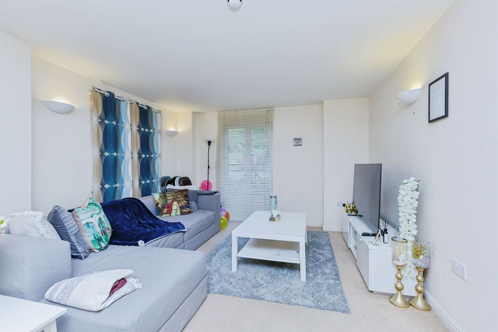 2 bed flat for saleHoneywell Close, Oadby, Leicester LE2 photo 4