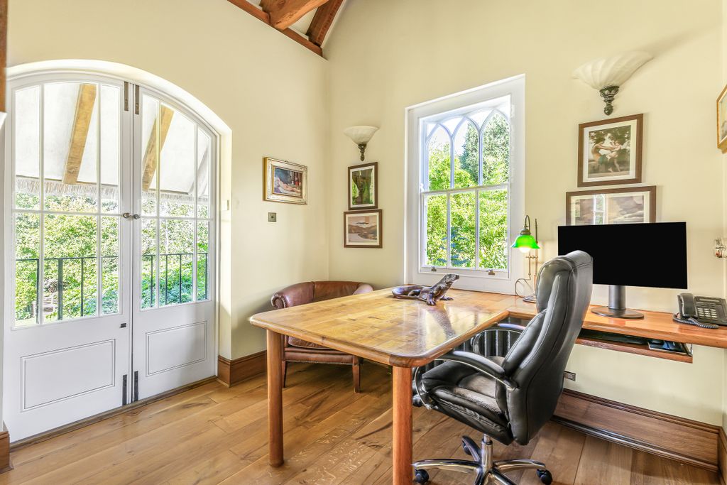 Additional image 5 of 3 bed property for salePembroke Lodge, Richmond Park, Richmond TW10