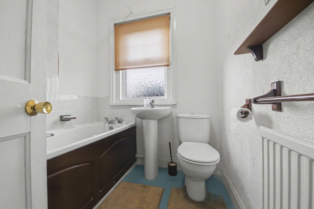Additional image 10 of 3 bed semi-detached house for saleAsh Tree Road, Bitterne Park SO18