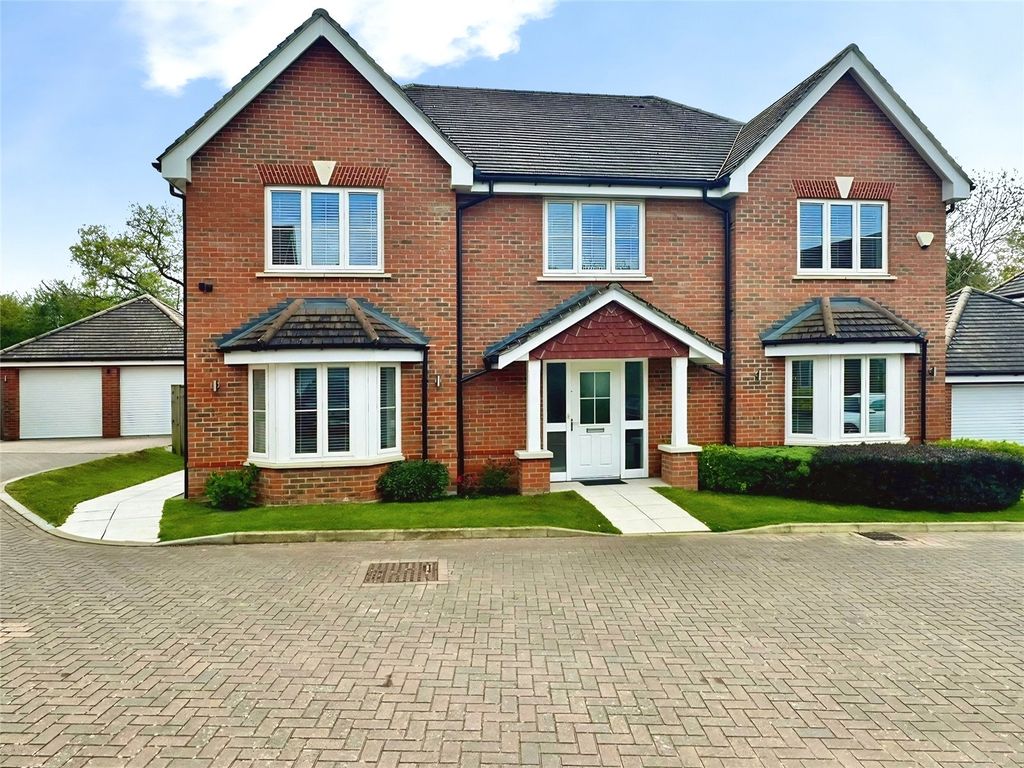 5 bed detached house for saleDowles Barn Close, Barkham, Wokingham RG41