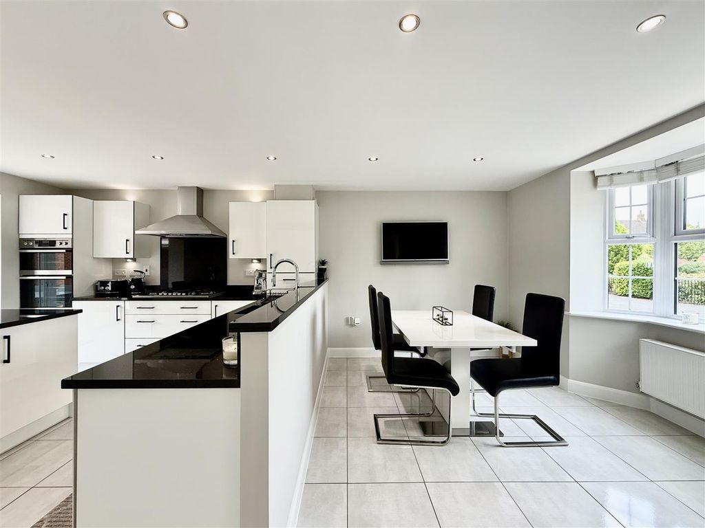 4 bed detached house for salePolyantha Square, Rearsby, Leicester LE7 photo 4