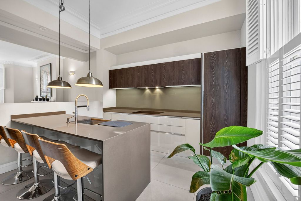 Additional image 3 of 2 bed flat for saleMontague Road, Richmond TW10