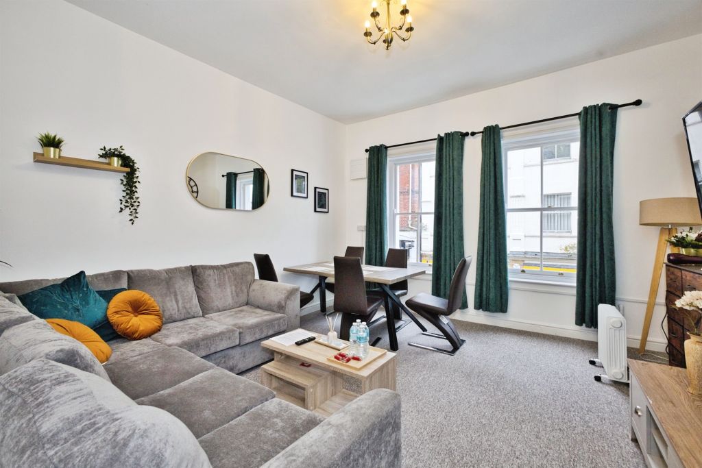 Additional image 3 of 4 bed flat for saleMiddle Street, Yeovil BA20