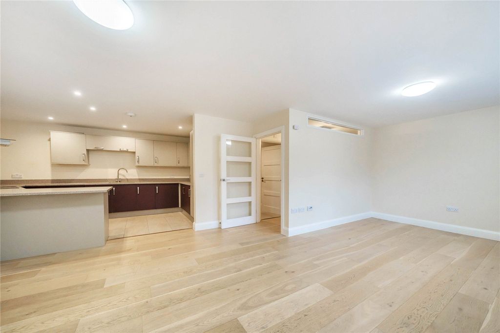 Additional image 3 of 2 bed flat for saleMilton Road, Wokingham, Berkshire RG40