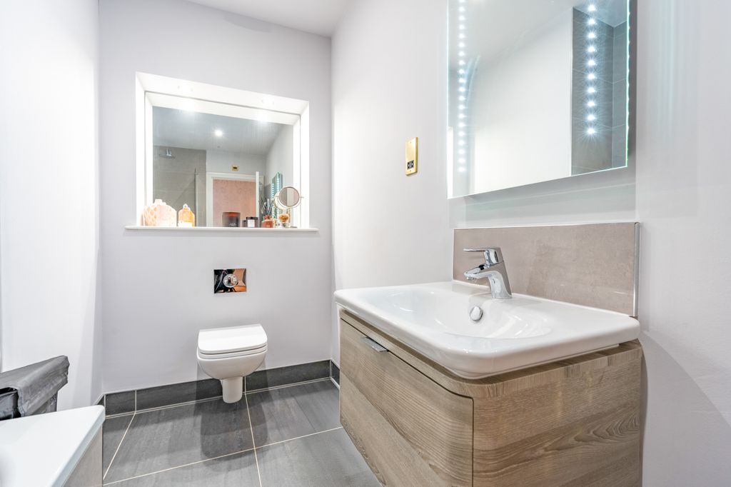 Additional image 31 of 4 bed semi-detached house for saleHeron Lodge, London Road, Worcester WR5