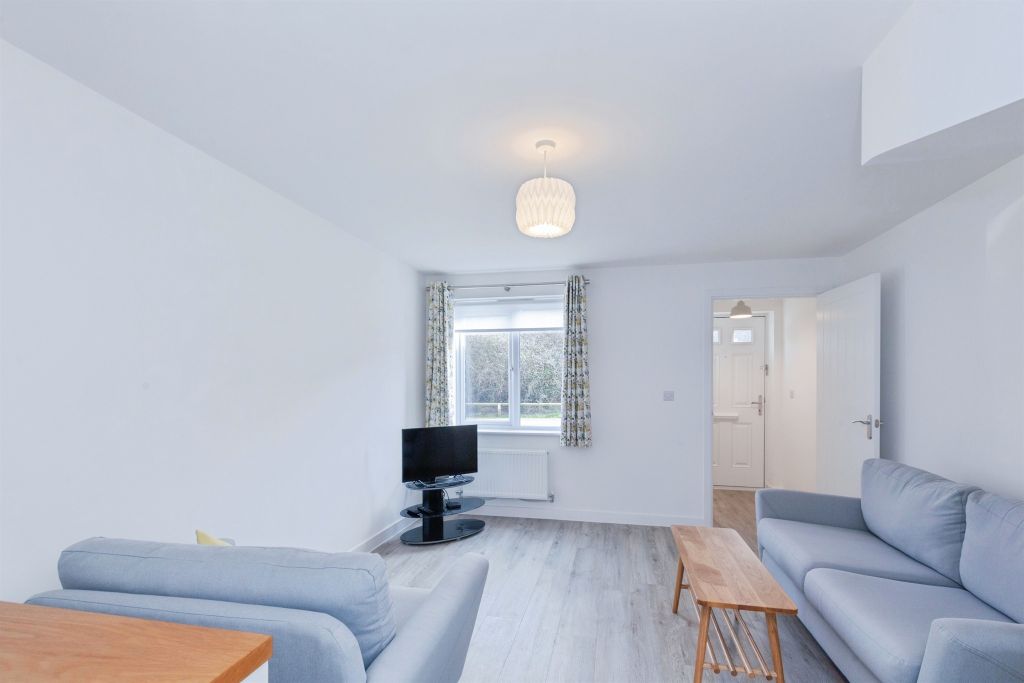 3 bed property for saleDeacon Close, Fleckney, Leicester LE8 photo 4