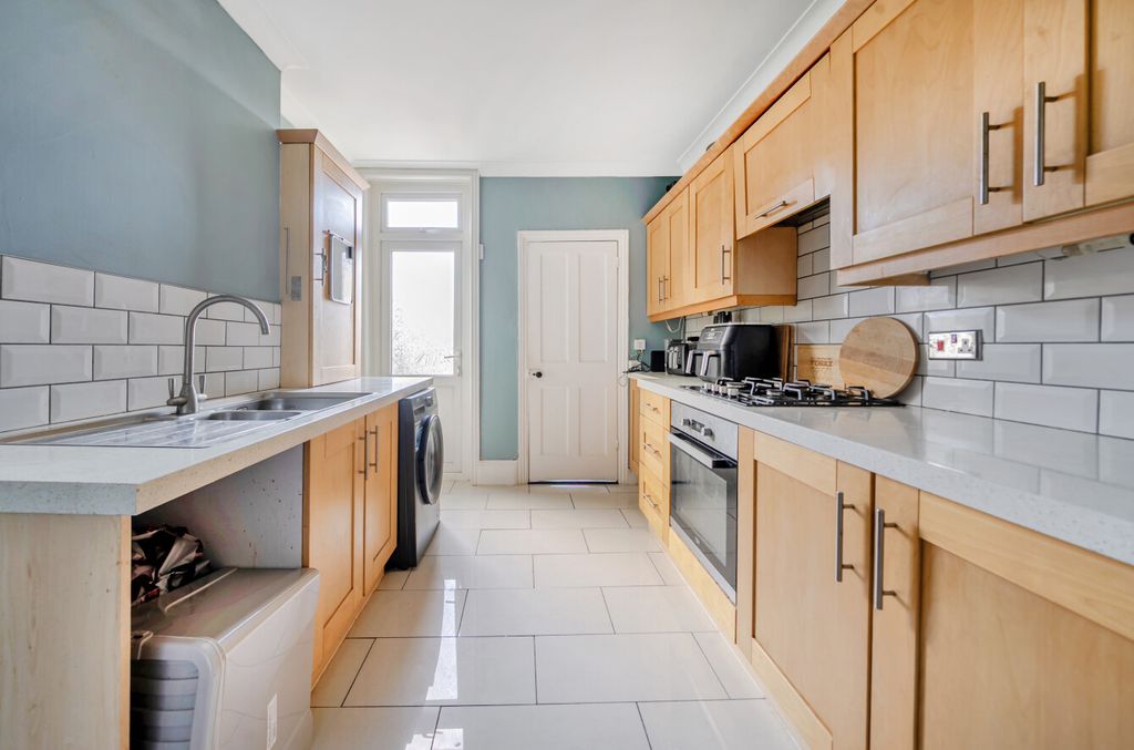 Additional image 4 of 2 bed flat for saleDerby Road, Portsmouth, Hampshire PO2