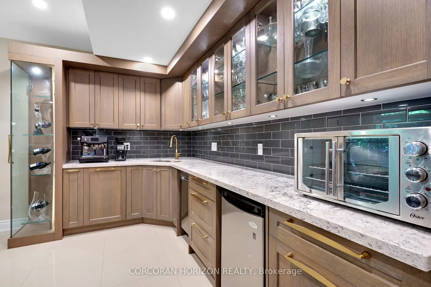 Additional image 18 of 258 Edgewater Crescent 8