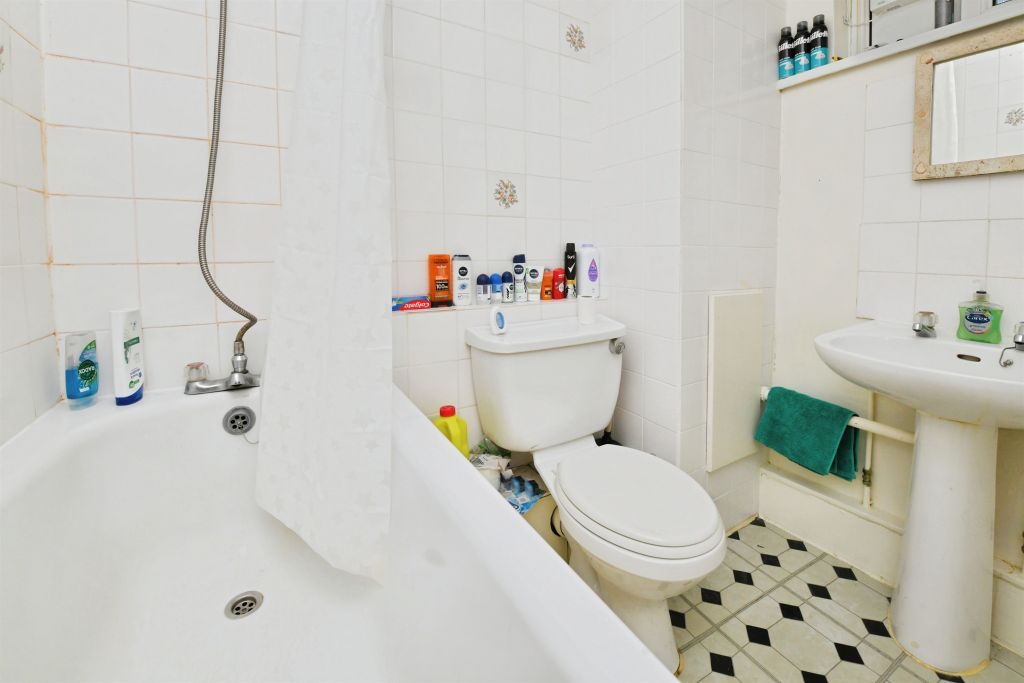 Additional image 10 of 1 bed flat for saleBudshead Road, Plymouth PL5
