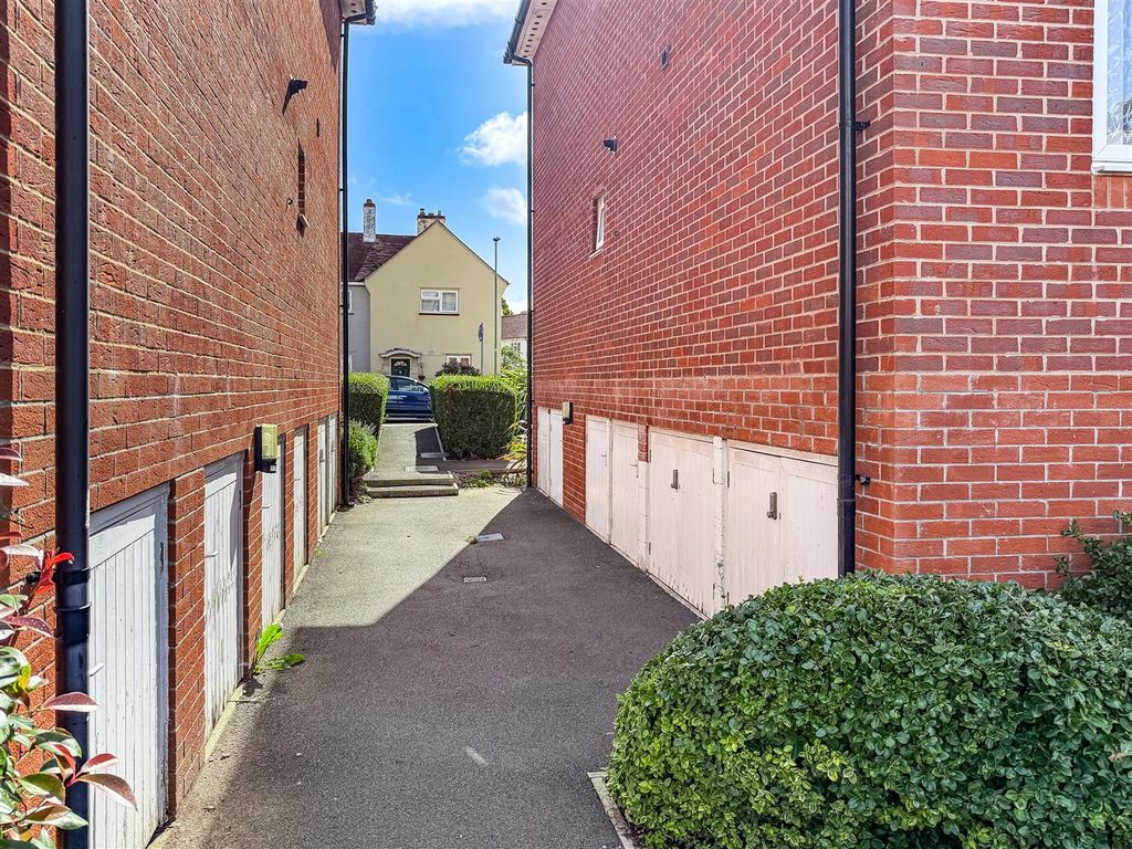 Additional image 10 of 2 bed flat for saleCambrai Close, Portsmouth PO3