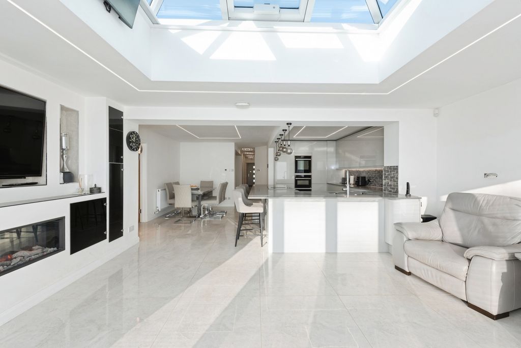 Additional image 7 of 4 bed bungalow for saleGrafton Road, Worcester Park, Surrey KT4