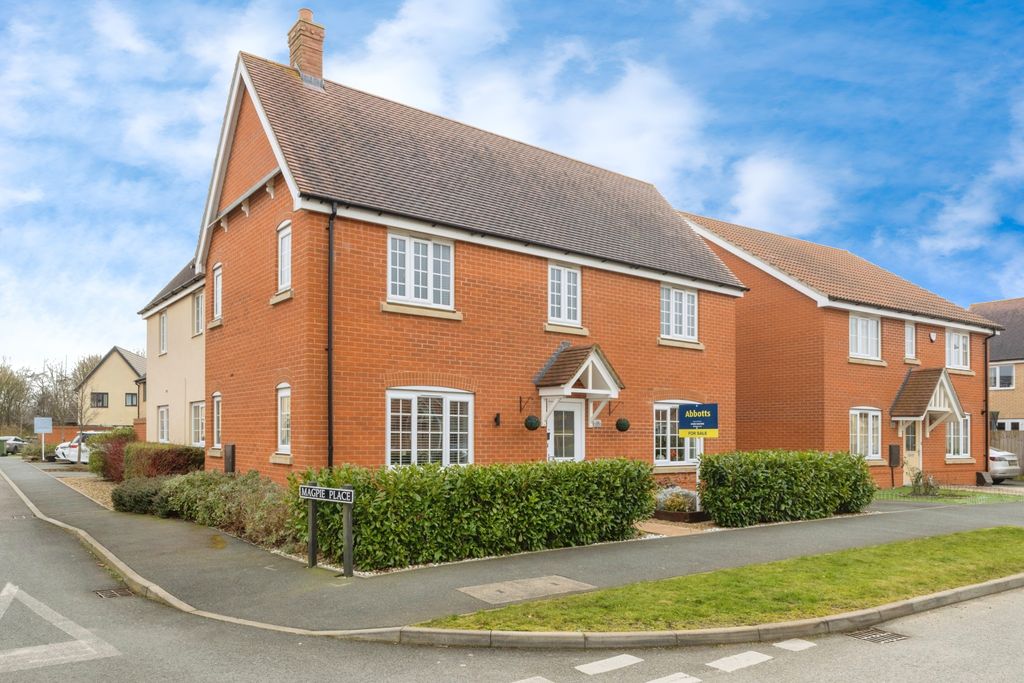 4 bed detached house for saleSwallow Drive, Wymondham, Norfolk NR18