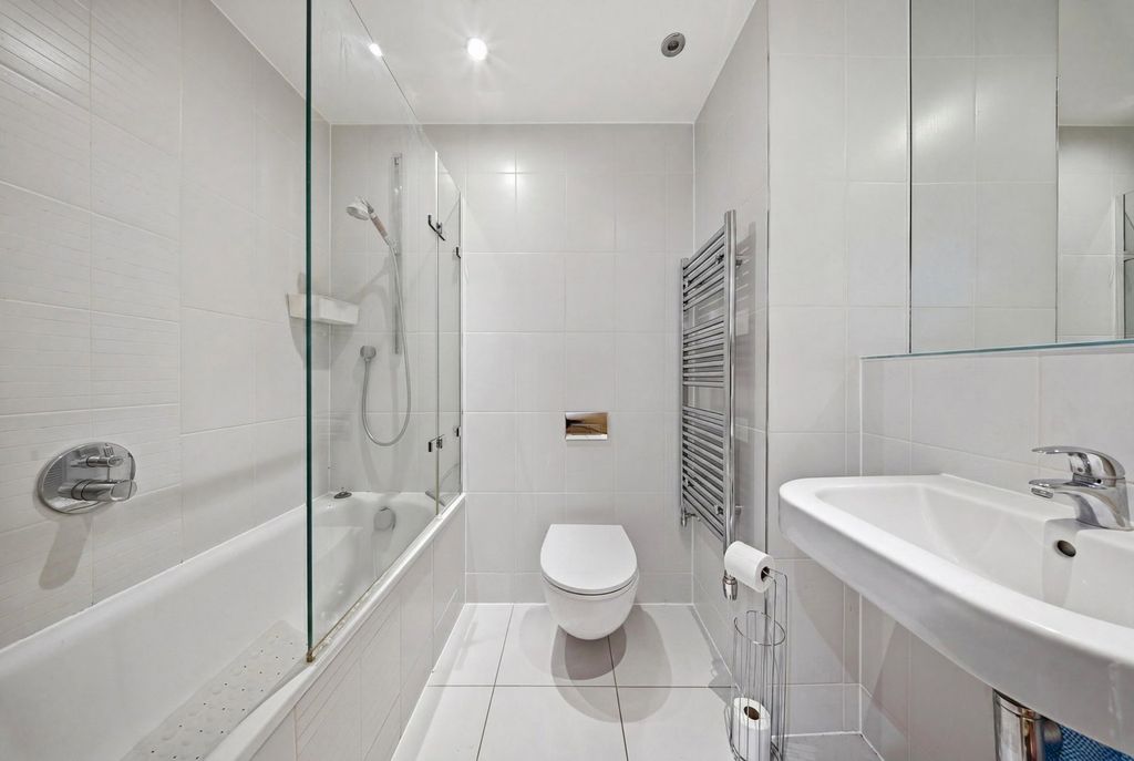 Additional image 11 of 2 bed flat for saleWestmount Close, Worcester Park KT4