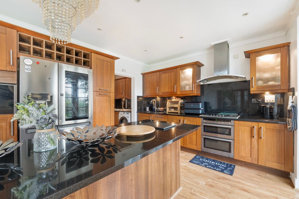 Additional image 4 of 6 bed detached house for saleLewiston Close, Worcester Park KT4