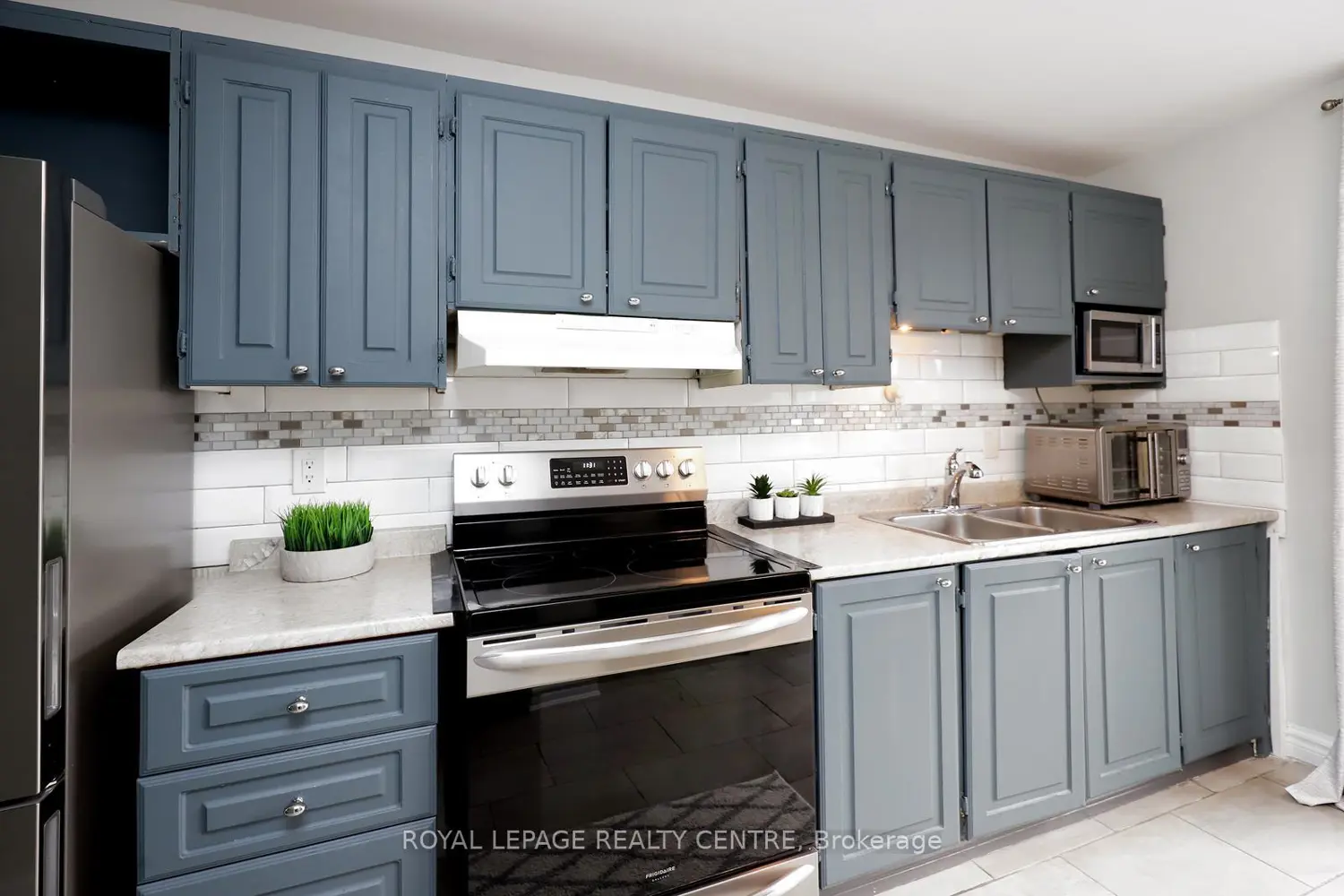 Additional image 9 of 1055 Dundas Street 171
