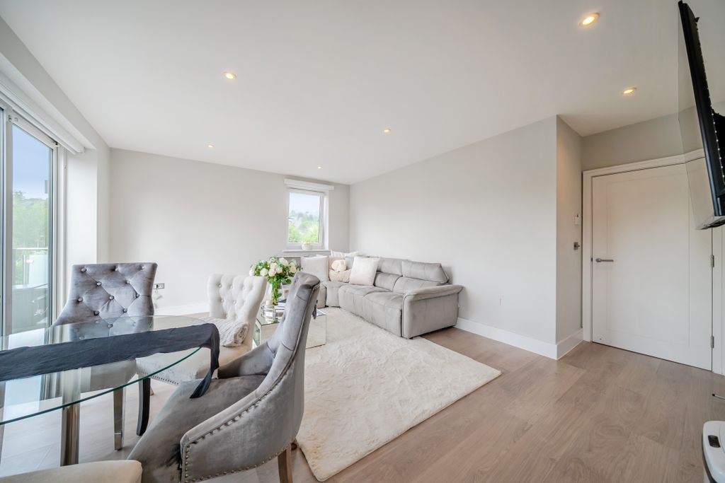 Additional image 12 of 2 bed flat for saleWhyteleafe Hill, Whyteleafe CR3