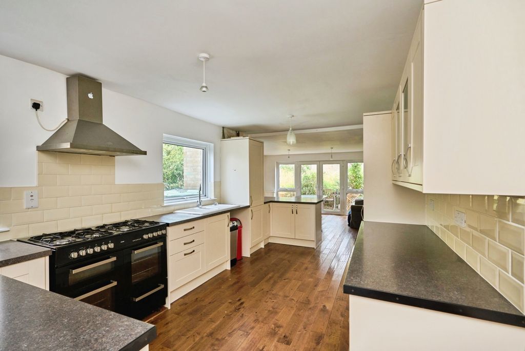 Additional image 2 of 6 bed semi-detached house for saleCastle Road, Newport, Isle Of Wight PO30