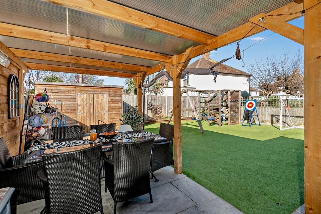 Additional image 30 of 5 bed detached house for saleFontmell Park, Ashford TW15