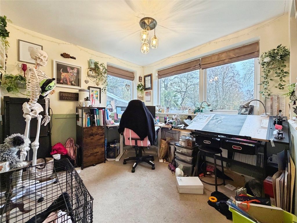 Additional image 12 of 5 bed detached house for saleColeridge Avenue, Yateley, Hampshire GU46
