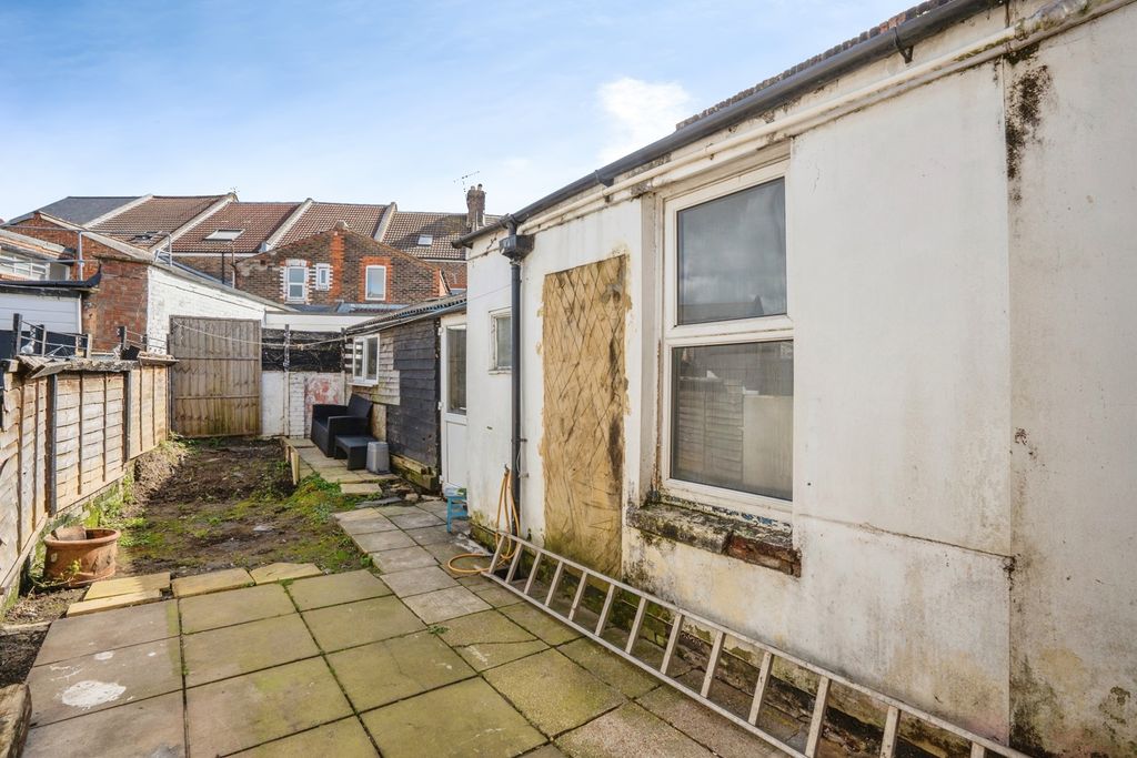 Additional image 23 of 2 bed property for saleGladys Avenue, Portsmouth, Hampshire PO2