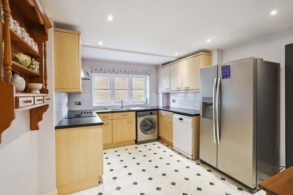 Additional image 5 of 2 bed flat for salePriory Mill Lane, Witney OX28