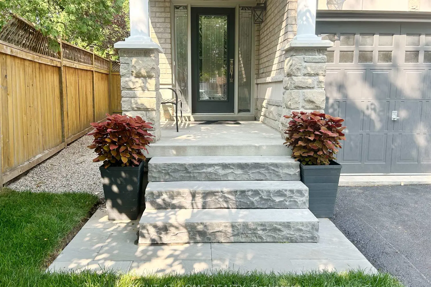 5515 Doctor Peddle Crescent