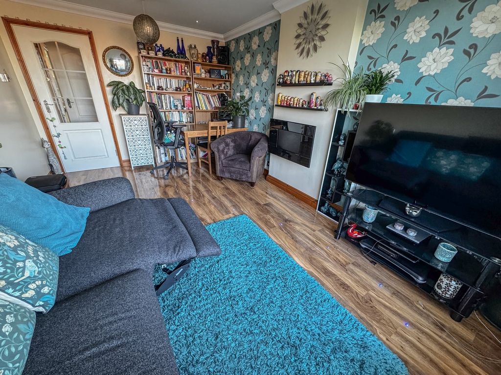 Additional image 5 of 1 bed flat for saleCutlers Place, Wimborne BH21