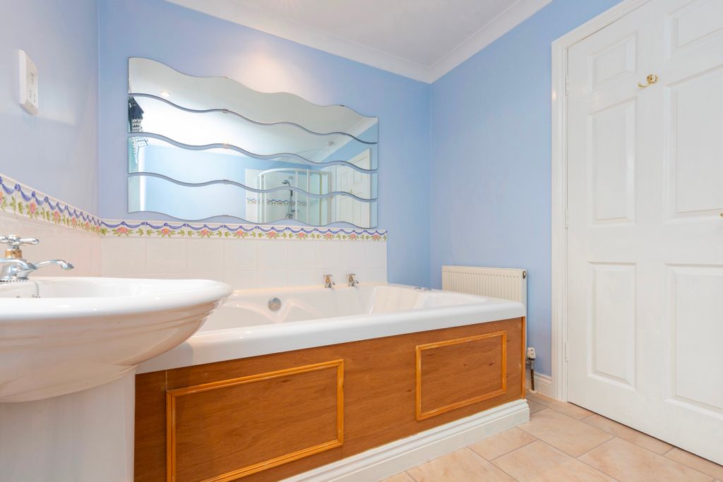 Additional image 6 of 5 bed detached house for saleOld Beech House, Le Neubourg Way, Gillingham SP8
