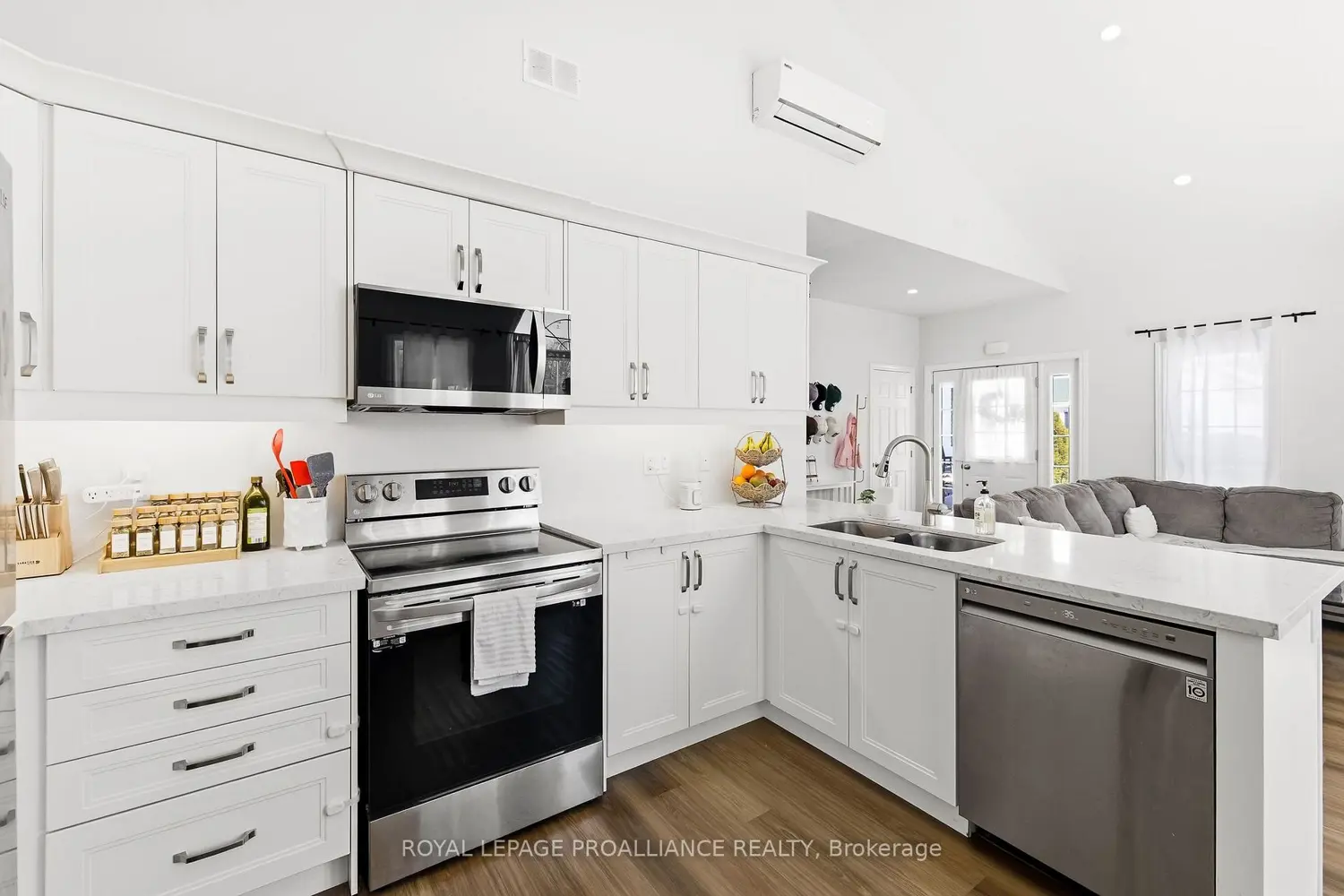 Additional image 13 of 300 Croft Street 202