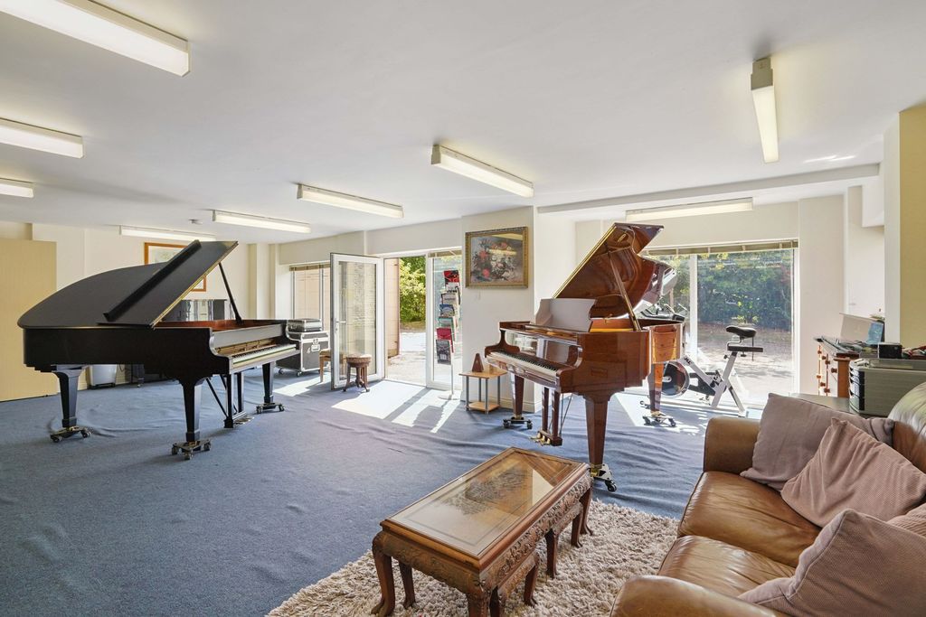 Additional image 2 of 2 bed flat for salePriory Mill Lane, Witney OX28