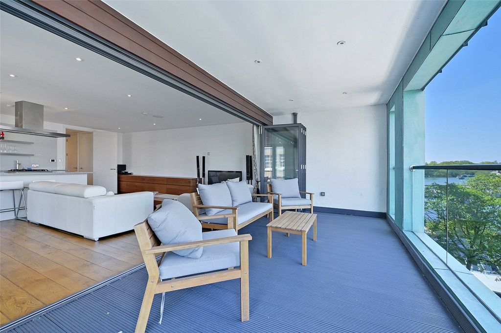 Additional image 8 of 2 bed flat for saleFarm Yard, Windsor, Berkshire SL4